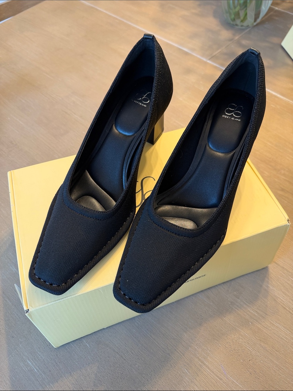 NWT Cosy Island Black Square-Toe Mid Heel Pumps